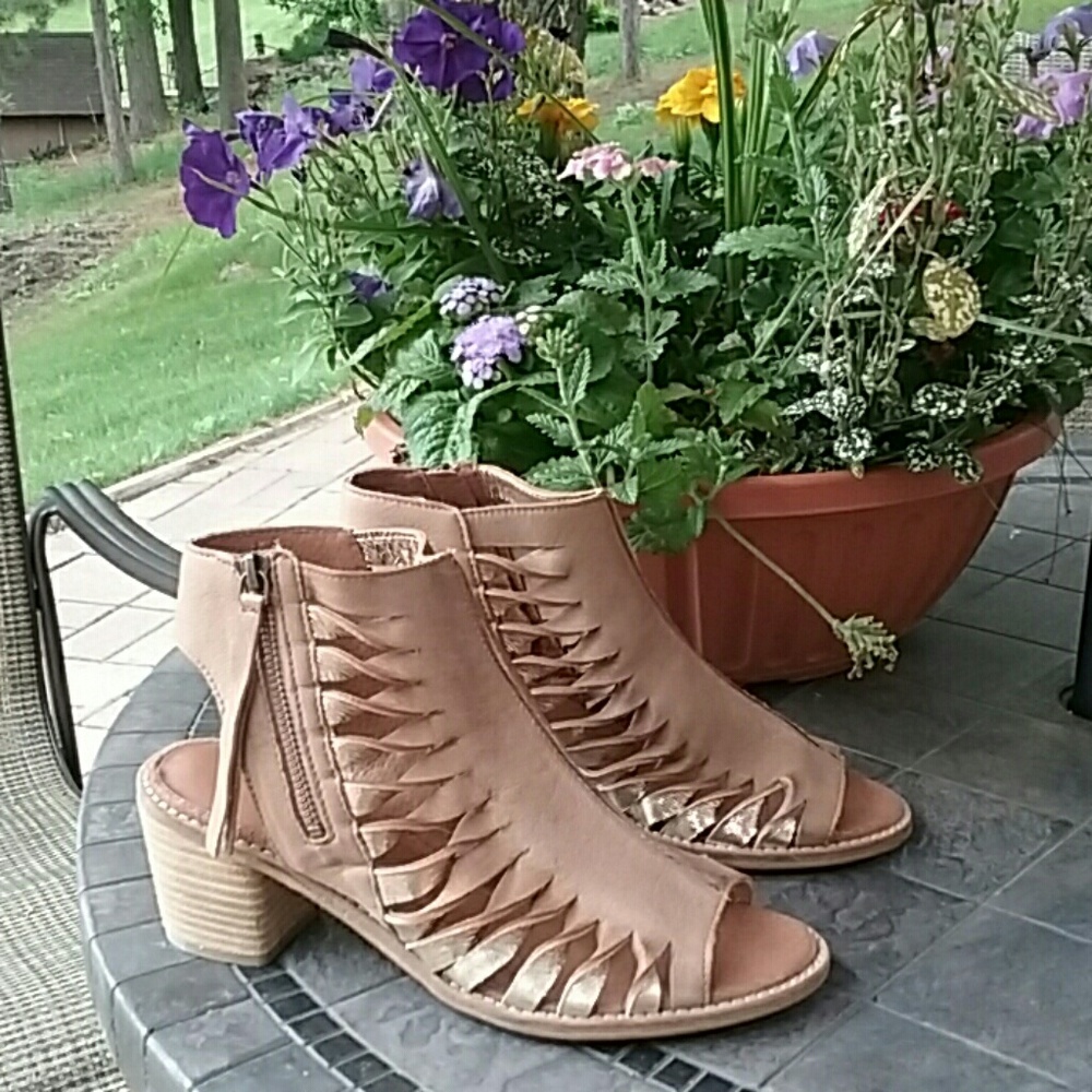 DIBA.TRUE New Sandles